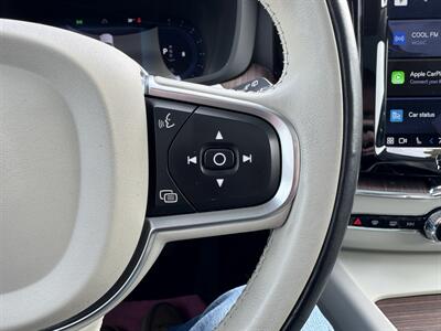 2022 Volvo XC60 B5 Momentum   - Photo 9 - Schoolcraft, MI 49087