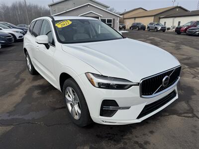 2022 Volvo XC60 B5 Momentum   - Photo 4 - Schoolcraft, MI 49087
