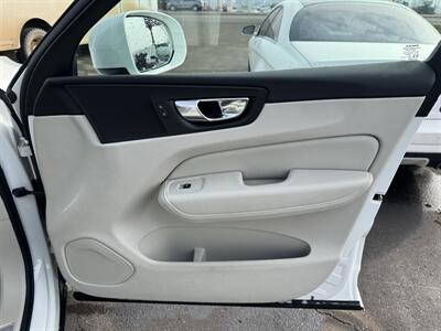 2022 Volvo XC60 B5 Momentum   - Photo 23 - Schoolcraft, MI 49087