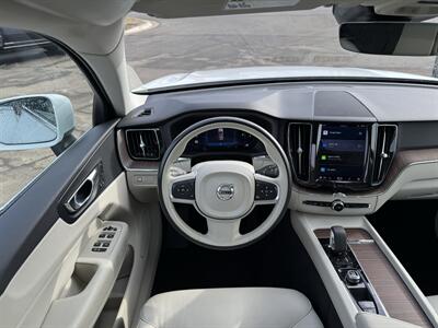 2022 Volvo XC60 B5 Momentum   - Photo 17 - Schoolcraft, MI 49087