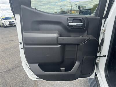 2020 Chevrolet Silverado 1500 Custom   - Photo 17 - Schoolcraft, MI 49087