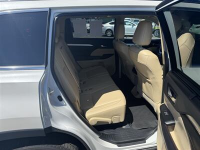 2019 Toyota Highlander XLE   - Photo 26 - Schoolcraft, MI 49087