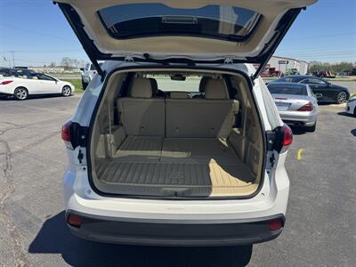 2019 Toyota Highlander XLE   - Photo 23 - Schoolcraft, MI 49087