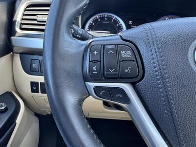 2019 Toyota Highlander XLE   - Photo 9 - Schoolcraft, MI 49087