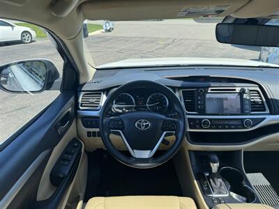 2019 Toyota Highlander XLE   - Photo 19 - Schoolcraft, MI 49087