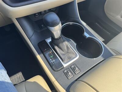 2019 Toyota Highlander XLE   - Photo 16 - Schoolcraft, MI 49087