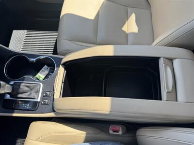 2019 Toyota Highlander XLE   - Photo 17 - Schoolcraft, MI 49087