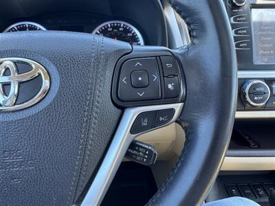 2019 Toyota Highlander XLE   - Photo 10 - Schoolcraft, MI 49087
