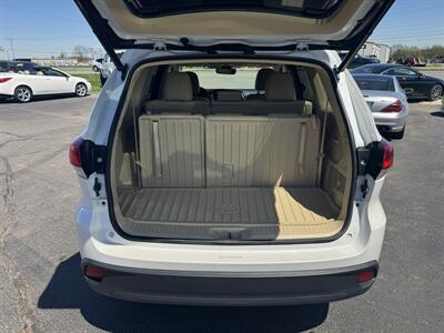 2019 Toyota Highlander XLE   - Photo 24 - Schoolcraft, MI 49087