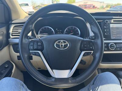 2019 Toyota Highlander XLE   - Photo 11 - Schoolcraft, MI 49087
