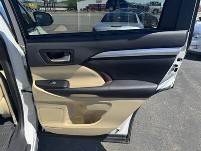 2019 Toyota Highlander XLE   - Photo 25 - Schoolcraft, MI 49087