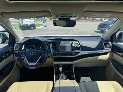 2019 Toyota Highlander XLE   - Photo 18 - Schoolcraft, MI 49087