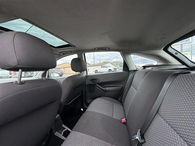 2007 Ford Focus ZX5 S   - Photo 5 - Schoolcraft, MI 49087