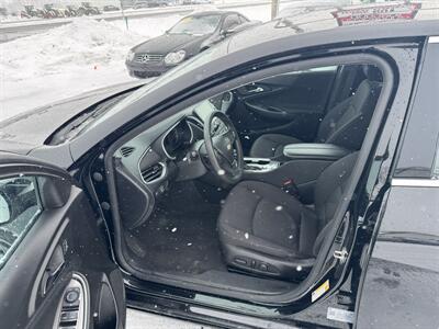 2023 Chevrolet Malibu LT   - Photo 8 - Schoolcraft, MI 49087