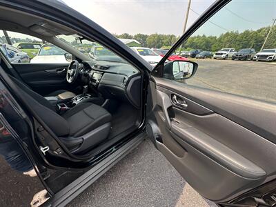 2019 Nissan Rogue SV   - Photo 10 - Schoolcraft, MI 49087