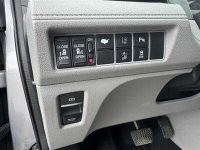 2018 Honda Odyssey Touring   - Photo 8 - Schoolcraft, MI 49087