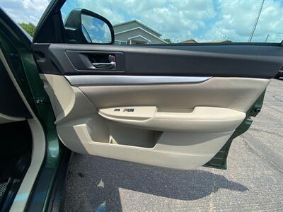 2014 Subaru Outback 2.5i Premium   - Photo 11 - Schoolcraft, MI 49087