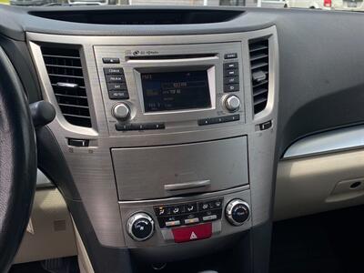 2014 Subaru Outback 2.5i Premium   - Photo 38 - Schoolcraft, MI 49087