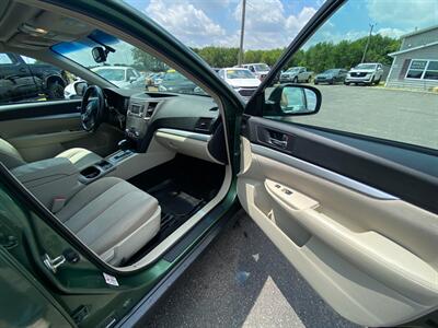 2014 Subaru Outback 2.5i Premium   - Photo 10 - Schoolcraft, MI 49087