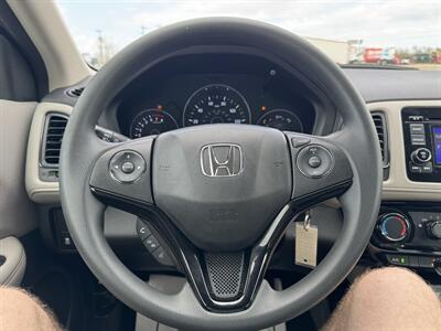 2017 Honda HR-V LX - Photo 11 - Schoolcraft, MI 49087