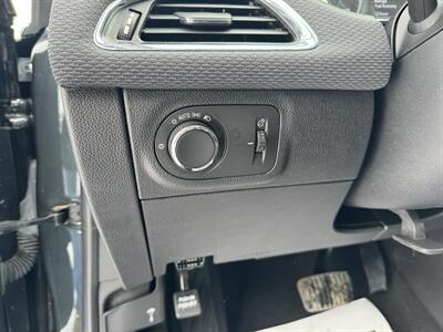 2018 Chevrolet Cruze LT Auto   - Photo 7 - Schoolcraft, MI 49087