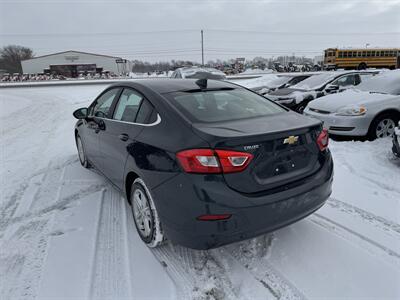 2018 Chevrolet Cruze LT Auto   - Photo 2 - Schoolcraft, MI 49087