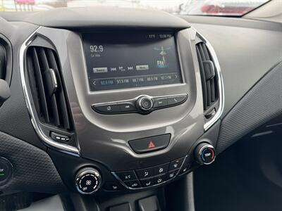 2018 Chevrolet Cruze LT Auto   - Photo 11 - Schoolcraft, MI 49087