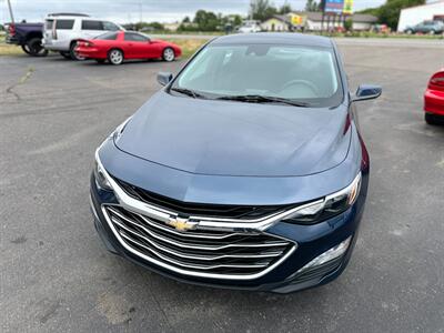 2020 Chevrolet Malibu LT   - Photo 4 - Schoolcraft, MI 49087