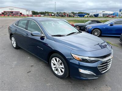 2020 Chevrolet Malibu LT   - Photo 2 - Schoolcraft, MI 49087