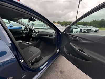 2020 Chevrolet Malibu LT   - Photo 12 - Schoolcraft, MI 49087