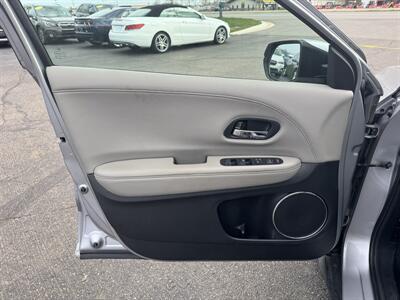 2018 Honda HR-V EX-L w/Navi   - Photo 6 - Schoolcraft, MI 49087
