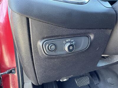 2018 Chevrolet Equinox LT   - Photo 8 - Schoolcraft, MI 49087