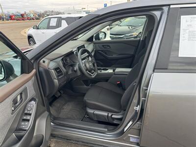 2023 Nissan Rogue S   - Photo 6 - Schoolcraft, MI 49087