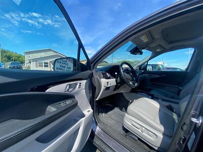2022 Honda Pilot Touring w/Rear Captains   - Photo 23 - Schoolcraft, MI 49087