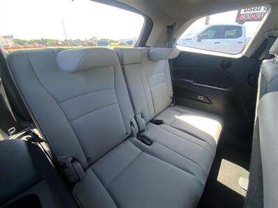 2022 Honda Pilot Touring w/Rear Captains   - Photo 16 - Schoolcraft, MI 49087
