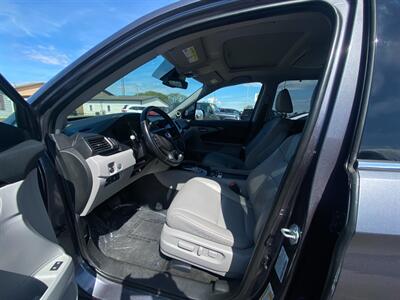 2022 Honda Pilot Touring w/Rear Captains   - Photo 25 - Schoolcraft, MI 49087