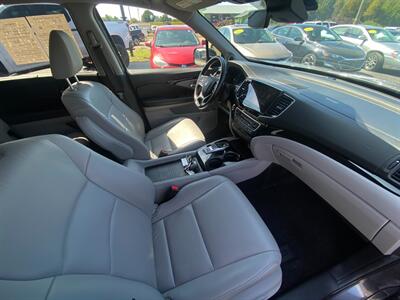 2022 Honda Pilot Touring w/Rear Captains   - Photo 12 - Schoolcraft, MI 49087