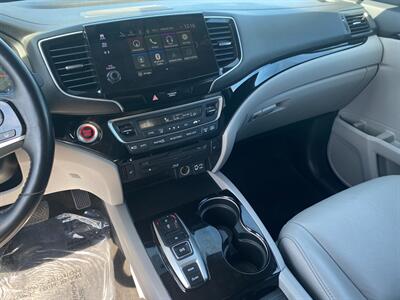 2022 Honda Pilot Touring w/Rear Captains   - Photo 34 - Schoolcraft, MI 49087