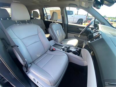 2022 Honda Pilot Touring w/Rear Captains   - Photo 11 - Schoolcraft, MI 49087