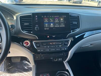 2022 Honda Pilot Touring w/Rear Captains   - Photo 33 - Schoolcraft, MI 49087