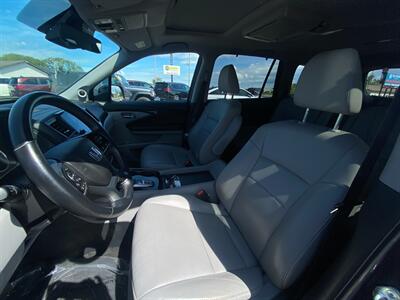2022 Honda Pilot Touring w/Rear Captains   - Photo 26 - Schoolcraft, MI 49087