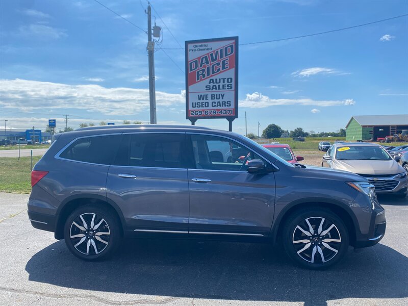 2022 Honda Pilot Touring w/Rear Captains - Photo 1 - Schoolcraft, MI 49087