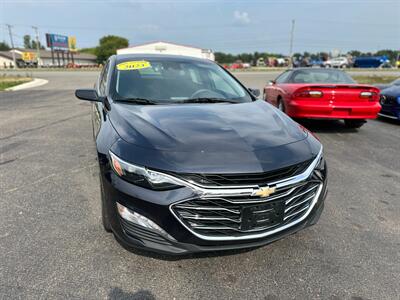2023 Chevrolet Malibu LT   - Photo 3 - Schoolcraft, MI 49087