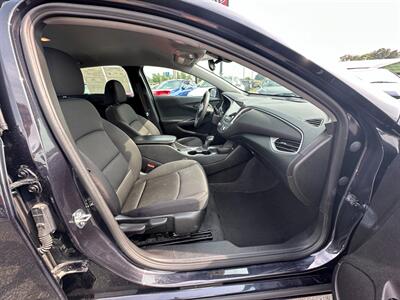 2023 Chevrolet Malibu LT   - Photo 12 - Schoolcraft, MI 49087