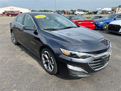 2023 Chevrolet Malibu LT   - Photo 2 - Schoolcraft, MI 49087