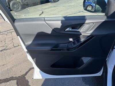 2025 Chevrolet Equinox LT   - Photo 6 - Schoolcraft, MI 49087