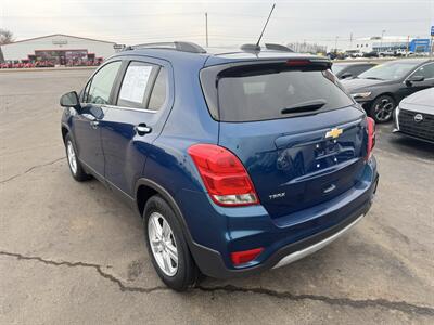 2019 Chevrolet Trax LT   - Photo 2 - Schoolcraft, MI 49087