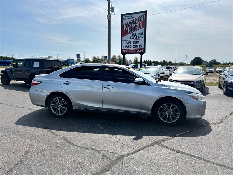 2015 Toyota Camry SE   - Photo 1 - Schoolcraft, MI 49087