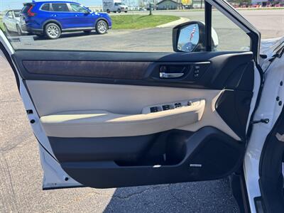 2017 Subaru Outback 2.5i Limited   - Photo 6 - Schoolcraft, MI 49087