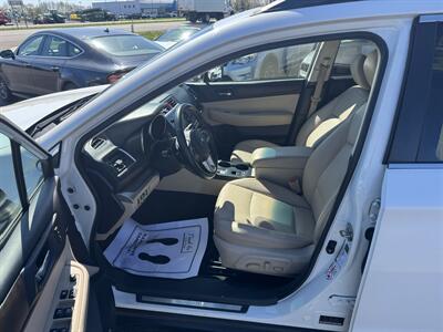 2017 Subaru Outback 2.5i Limited   - Photo 8 - Schoolcraft, MI 49087